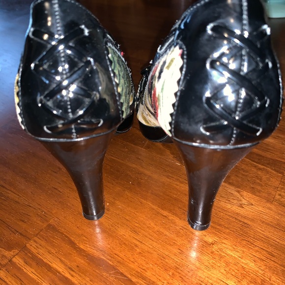 Unlisted by Kenneth Cole Fabric Corset Pumps - Picture 4 of 5